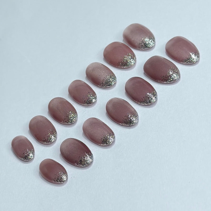 Soft cat eye glitter ombre